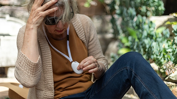 LiveLife alarm pendant with GPS Tracking